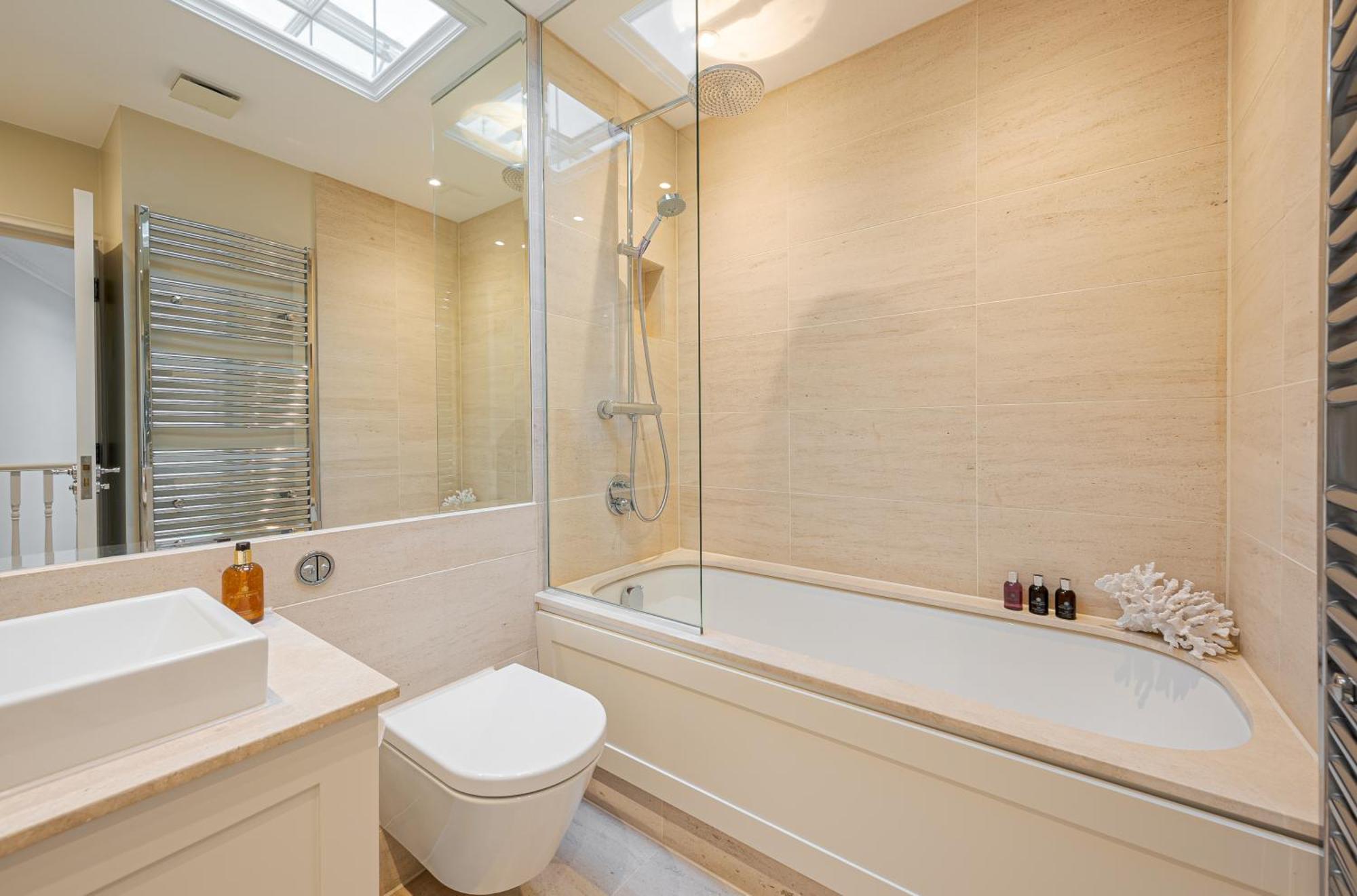 Modern 3 Bedroom Luxury House With Garage In Central London Exterior foto